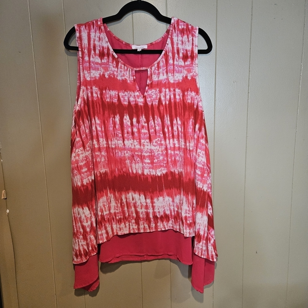 Red and White Asymmetrical Sleeveless Blouse - Picture 1 of 4